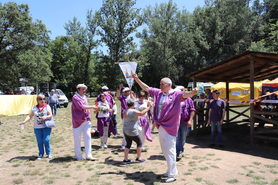 El Parque de Fuentes Blancas fue, como es habitual, el escenario de las últimas citas de los Sampedros: el Día de las Peñas y la quincuagésima primera edición del Concurso del Buen Yantar