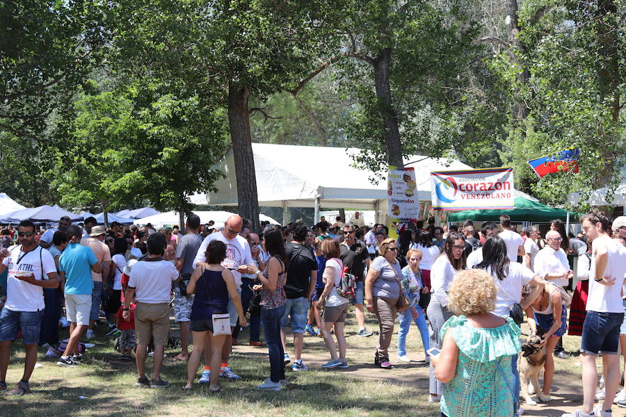 El Parque de Fuentes Blancas fue, como es habitual, el escenario de las últimas citas de los Sampedros: el Día de las Peñas y la quincuagésima primera edición del Concurso del Buen Yantar