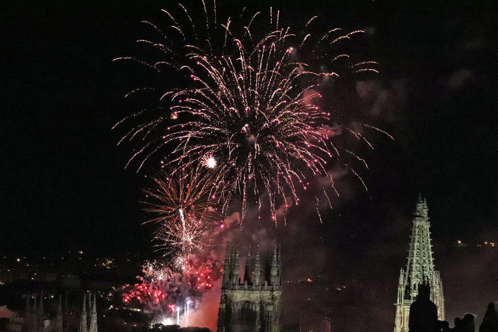 Fotos: Última sesión de fuegos artificiales en los Sampedros