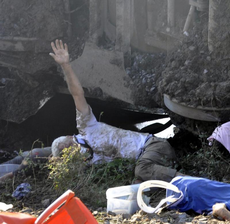 Fotos: Las impactantes imágenes del descarrilamiento de un tren en Turquía