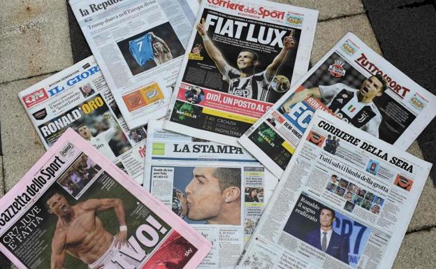 Portadas de la prensa italiana recogiendo la noticia del fichaje de Cristiano. 