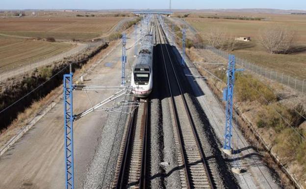 Ábalos advierte de que «cuanto menos, aún quedan meses» para poner en servicio el Ave en Burgos