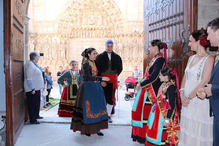 Fotos: Lo mejor del folclore internacional se cita en Castilfalé