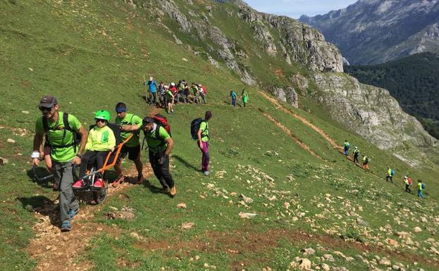 Un grupo de escaladores en una anterior subida.