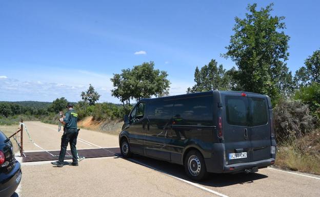 Entrada del coche de la funeraria.