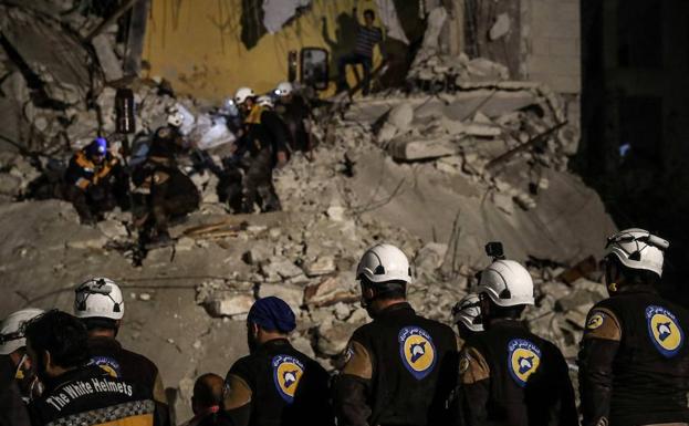 Voluntarios de los Cascos Blancos en Siria.