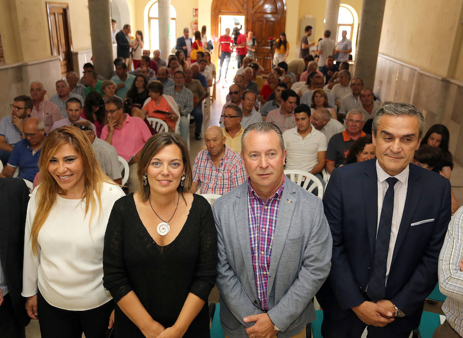 La consejera de Agricultura y Ganadería de la Junta, Milagros Marcos, inaugura una charla sobre viñedo organizada por Asaja y la Asociación de Viticultores de Rueda.