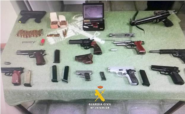 Armas intervenidas por la Guardia Civil de Valladolid al detenido en Villanubla (Valladolid). 