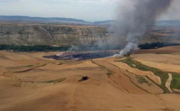 Imagen recogida desde uno de los dos helicópteros que participaron en la extinción del incencio