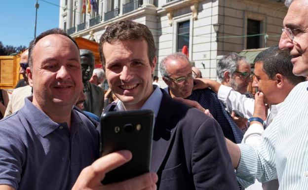 El presidente del Partido Popular, Pablo Casado, en su visita a Ávila.