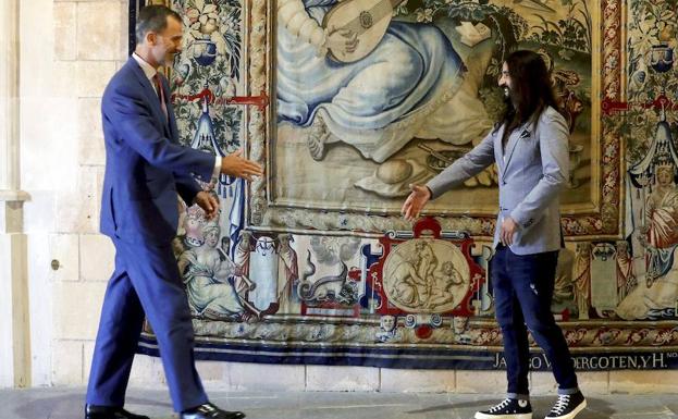 El Rey Felipe VI y Baltasar Picornell i Lladó, Presidente del Parlmento las Illes Balears, durante la audiencia celebrada esta mañana en el Palacio Real de la Almudaina, en Palma de Mallorca.