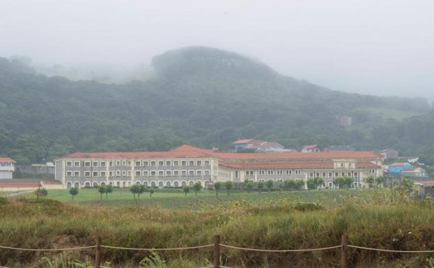 Vista de la prisión de El Dueso, situada en la localidad cántabra de Santoña.