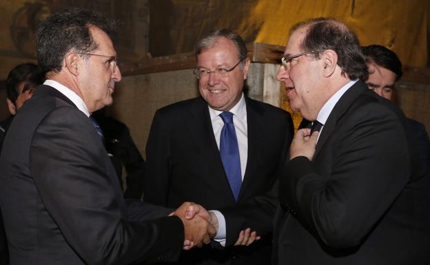 José Luis Ulibarri, Antonio Silván y Juan Vicente Herrera, durante un acto oficial organizado por Diario de León, el periódico que según las escuchas era utilizado para corromper voluntades.