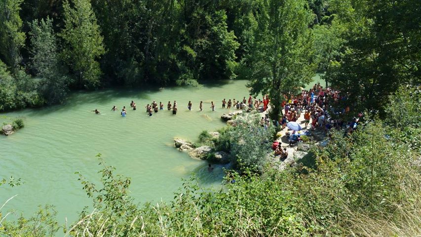 Fotos: Rescate de un bañista tras lanzarse desde la cascada de Pedrosa de Tobalina