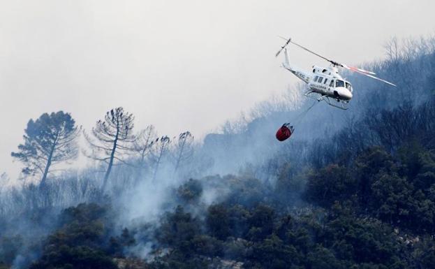 Los bomberos dan por estabilizado el incendio de Llutxent