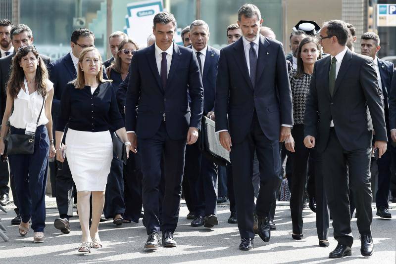 Barcelona recuerda a las víctimas de los atentados de Las Ramblas y Cambrils un año después.