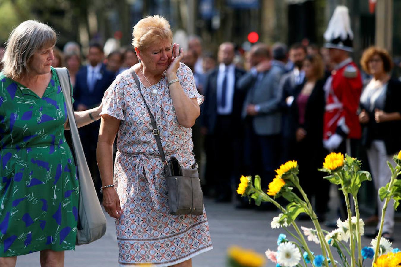 Barcelona recuerda a las víctimas de los atentados de Las Ramblas y Cambrils un año después.