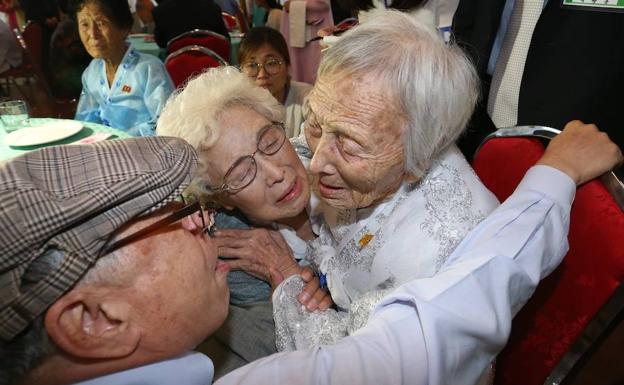 Tres hermanos se reencuentran en Corea del Norte.