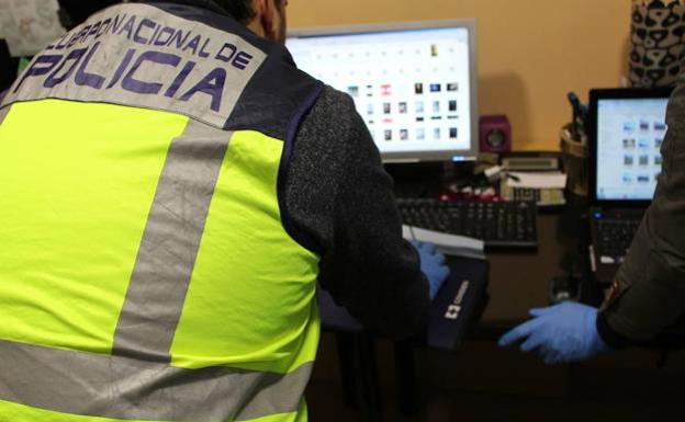 La investigación tiene su origen en el rastreo de la red por parte de la policía.