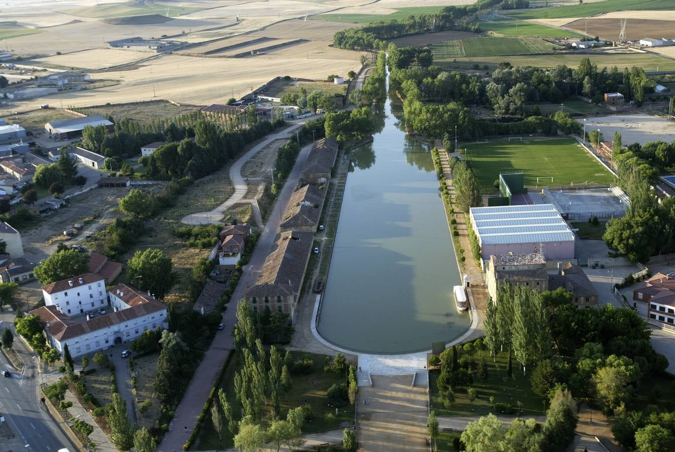 Dársena del Canal de Castilla en Medina de Rioseco (Valladolid).