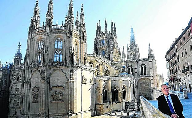 Vista general de la seo desde el mirador de Fernán González. René Payo Hernanz presidente y patrono del Comité Asesor de la Fundación VIII Centenario.