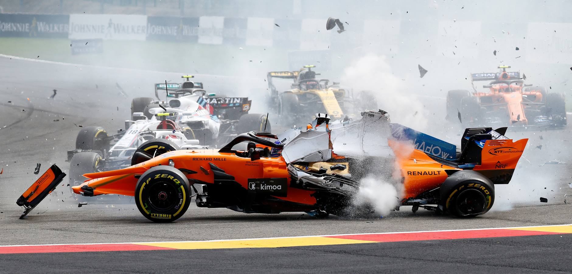 Fotos: Las imágenes del brutal accidente de Fernando Alonso