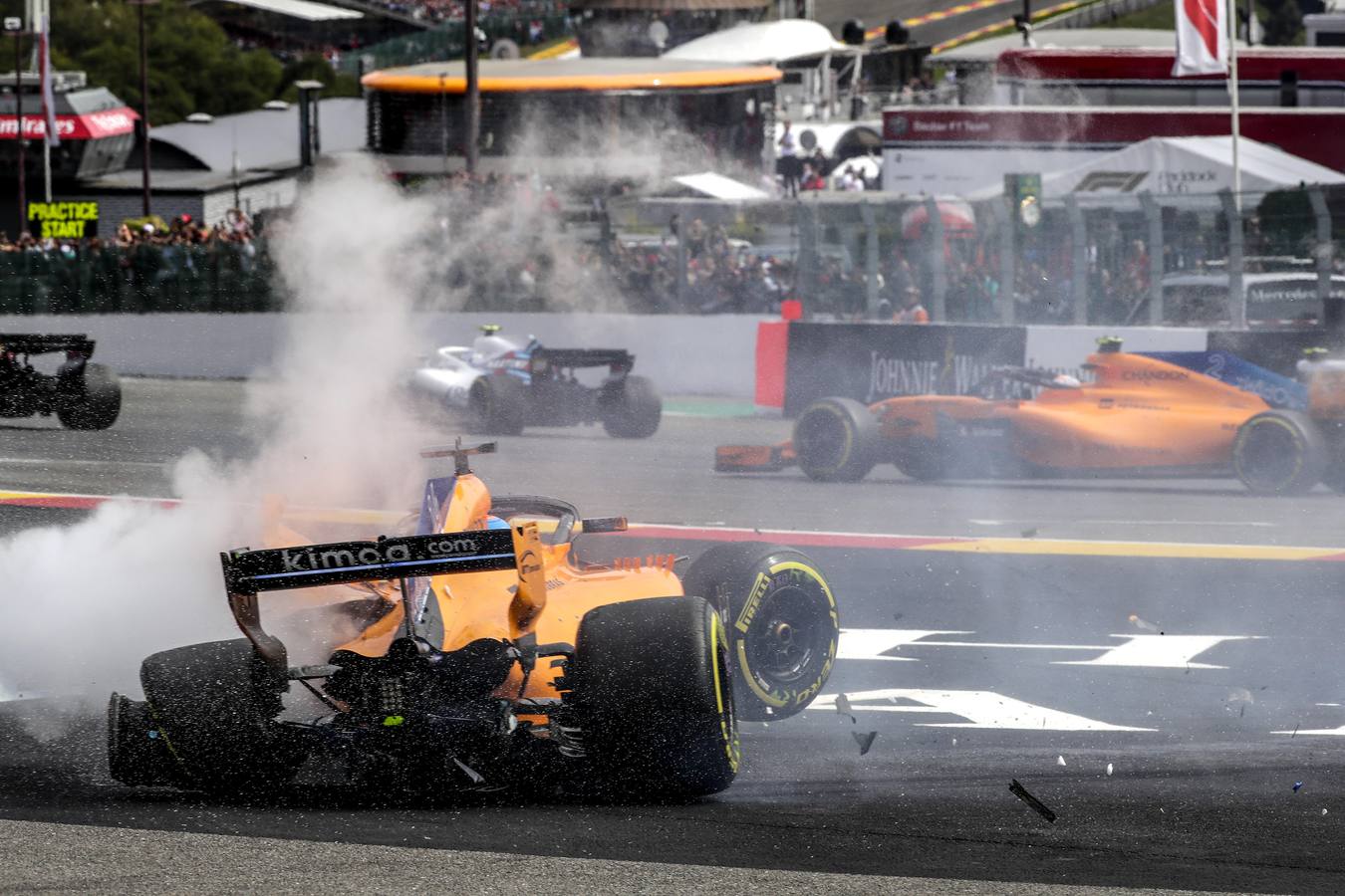 Fotos: Las imágenes del brutal accidente de Fernando Alonso