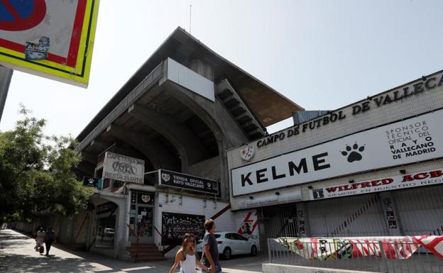 Imagen exterior del Estadio de Vallecas. 