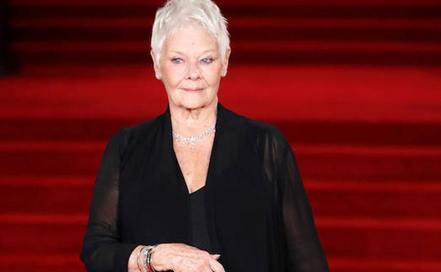 Judi Dench en el estreno mundial de 'Asesinato en el Orient Express' en el Albert Hall de Londres. 