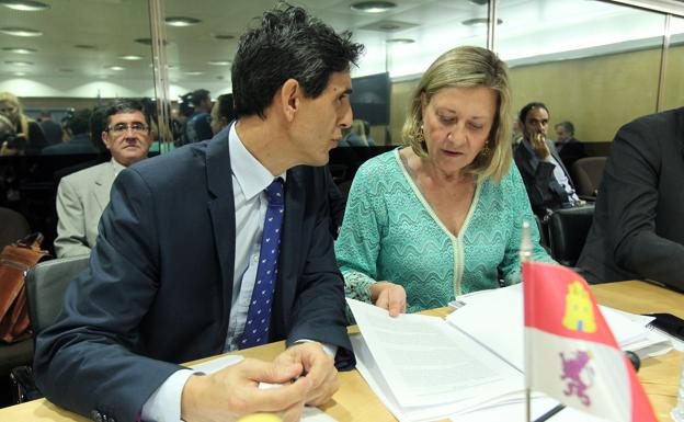 Del Olmo, junto al tesorero general de la Junta en el Consejo de Política Fiscal y Financiera de julio.