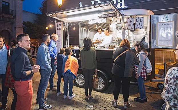 Comida japonesa, bocadillos, arroces y hamburguesas, entre la oferta sobre ruedas de Tribu