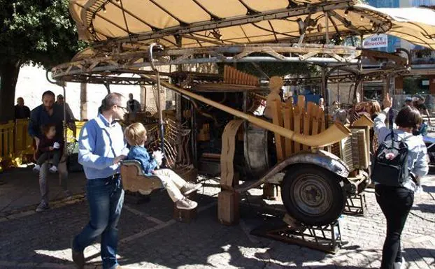 Varios niños se divierten en un 'EnClave de Calle' anterior.