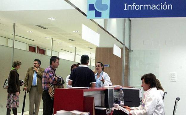 Mostrador de administración e información de un centro de salud en Segovia. 