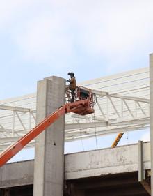 Imagen secundaria 2 - La nueva grada de Lateral comienza a coger forma