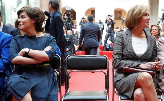 Santamaría y Cospedal durante el acto del día de la Comunidad de Madrid el pasado mayo.