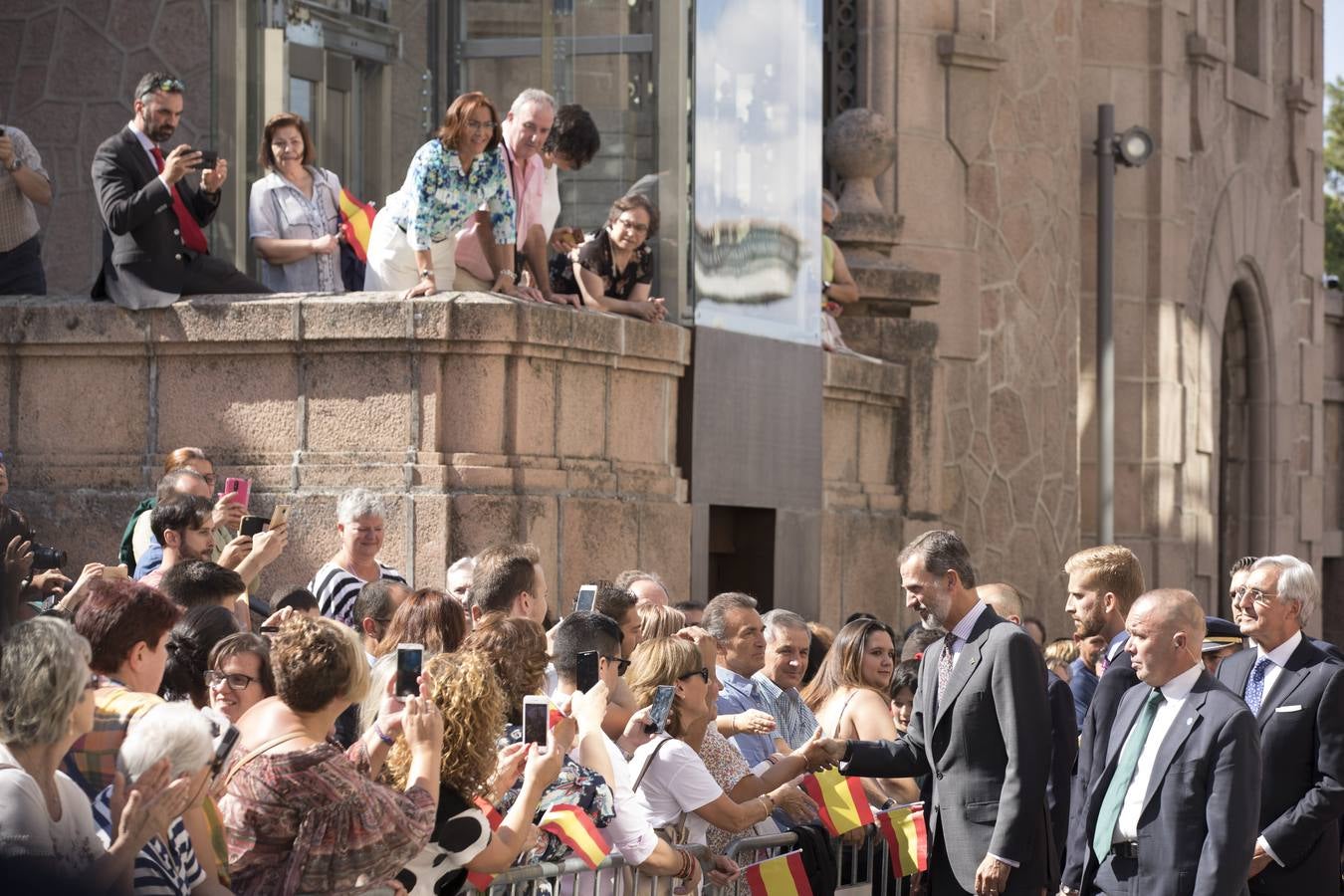 El monarca ha realizado su primera visita como rey a la ciudad para mostrar su respaldo al primer Año Jubilar Teresiano y para presidir el acto conmemorativo del 25 aniversario del Grupo de Ciudades Patrimonio de la Humanidad de España