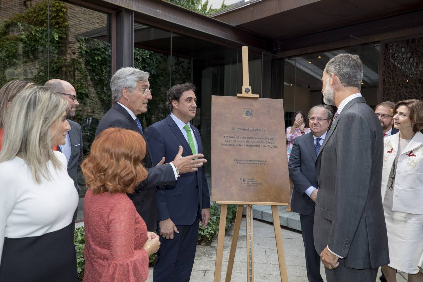 El monarca ha realizado su primera visita como rey a la ciudad para mostrar su respaldo al primer Año Jubilar Teresiano y para presidir el acto conmemorativo del 25 aniversario del Grupo de Ciudades Patrimonio de la Humanidad de España