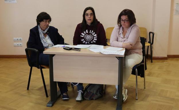 Raquel Suárez, Miriam Santidián y Laura Pérez, representantes de la Coordinadora Feminista