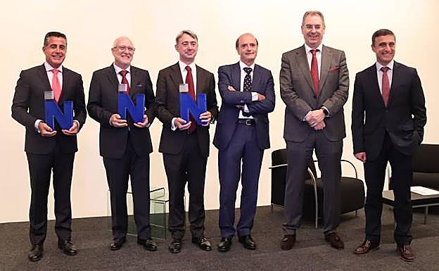 Los galardonados recibieron su trofeo esta mañana.