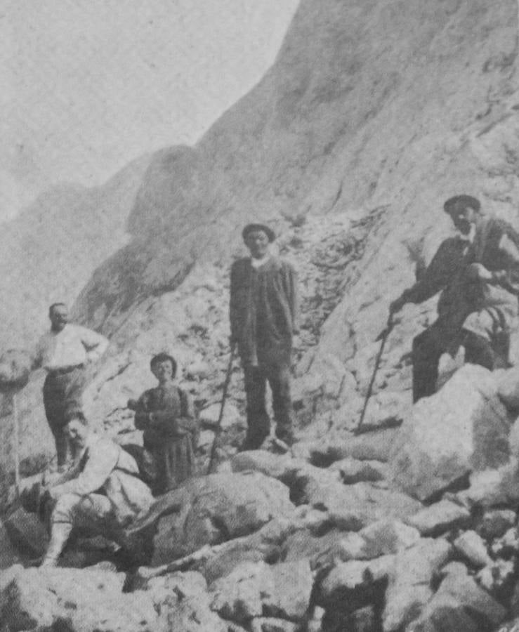 Pedro Pidal, en Picos de Europa con pastores.