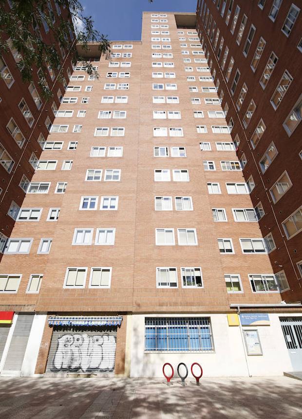 Edificio desde el que cayó el teniente de alcalde