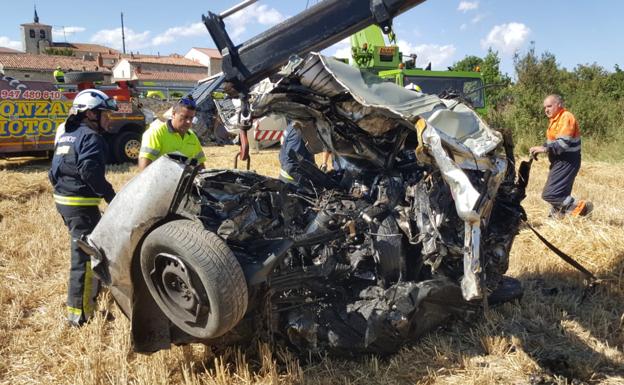 Imagen del accidente ocurrido en la N-I, en Quintanapalla, en el que fallecieron dos jóvenes