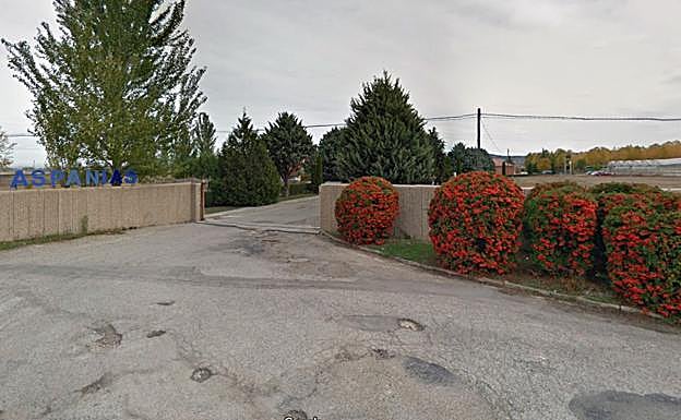 Imagen de los acceso a las instalaciones de Aspanias