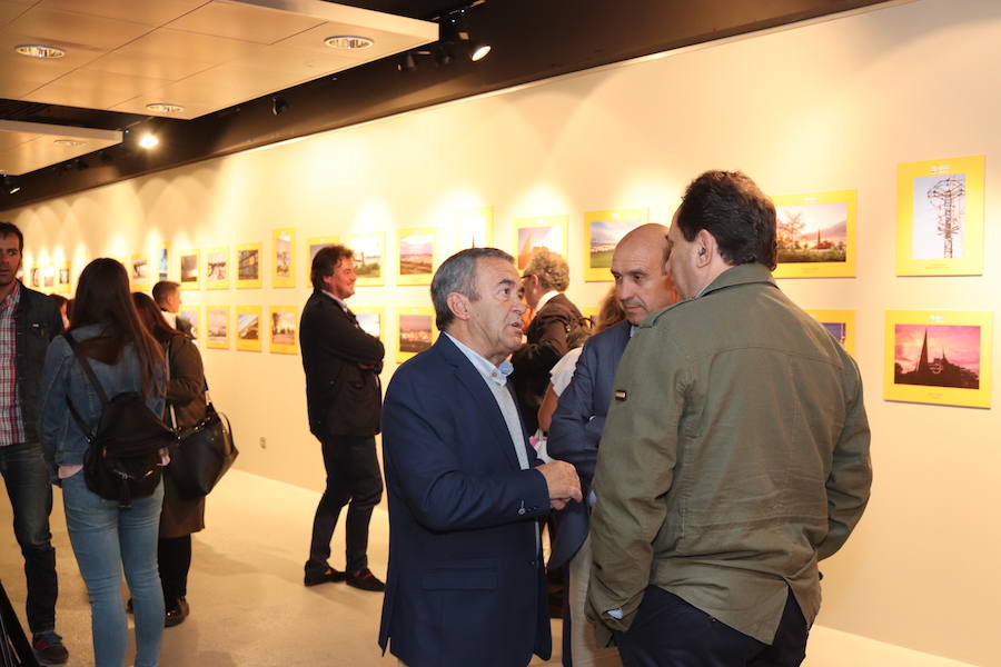 Fotos: La Asociación de Empresarios del Polígono de Villalonquéjar inaugura en CajaCírculo su exposición conmemorativa