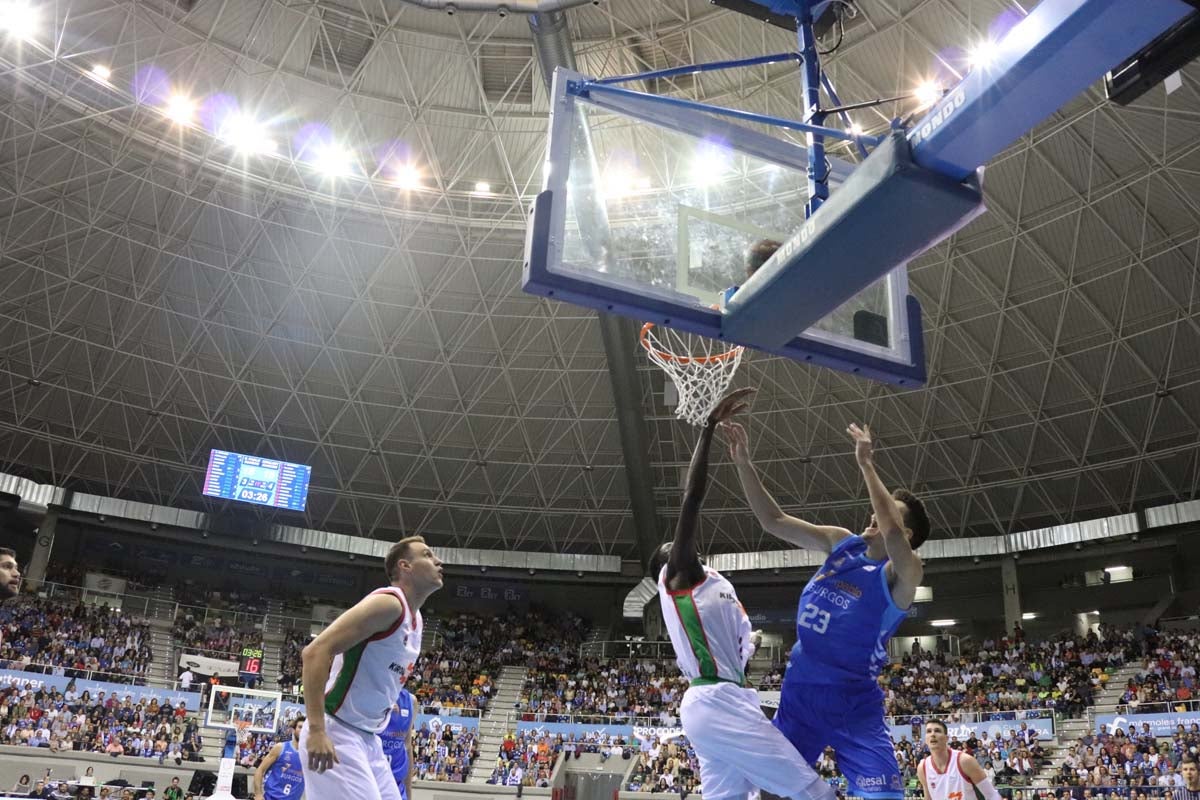 Fotos: Las mejores imágenes del SAn Pablo Burgos - Kirolbet Baskonia