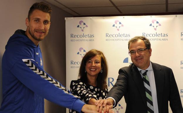 Firma del convenio entre el San Pablo Burgos y el Grupo Recoletas. 