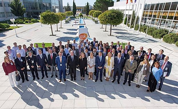 Juan Vicente Herrera junto a directivos de la empresa