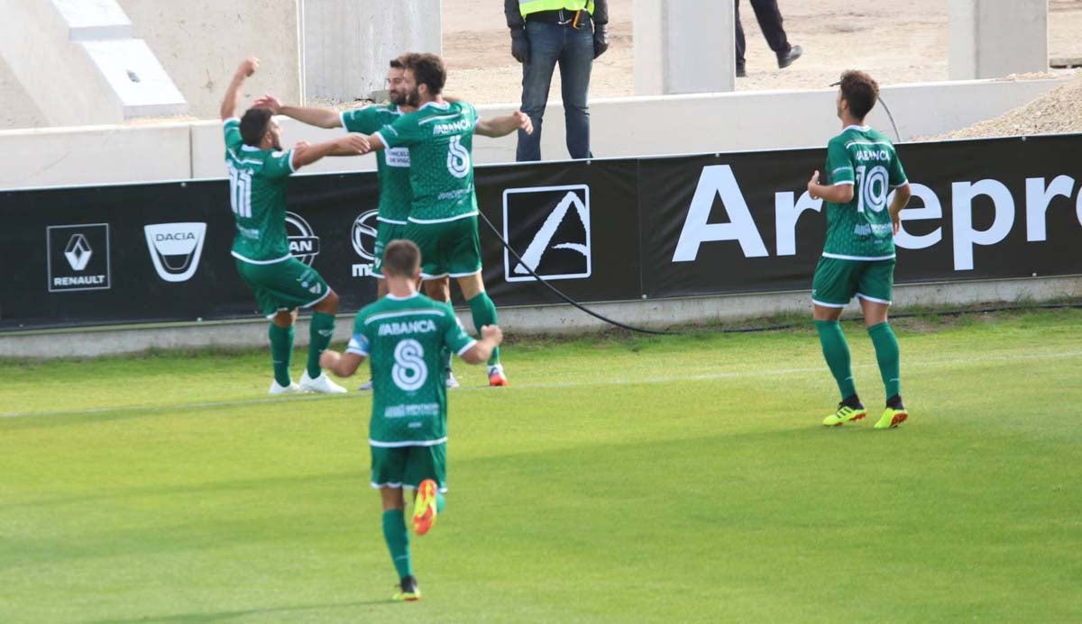 Fotos: EL Burgos CF - Coruxo FC, en imágenes