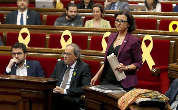 El Parlament, dividido, rechaza reprobar al Rey