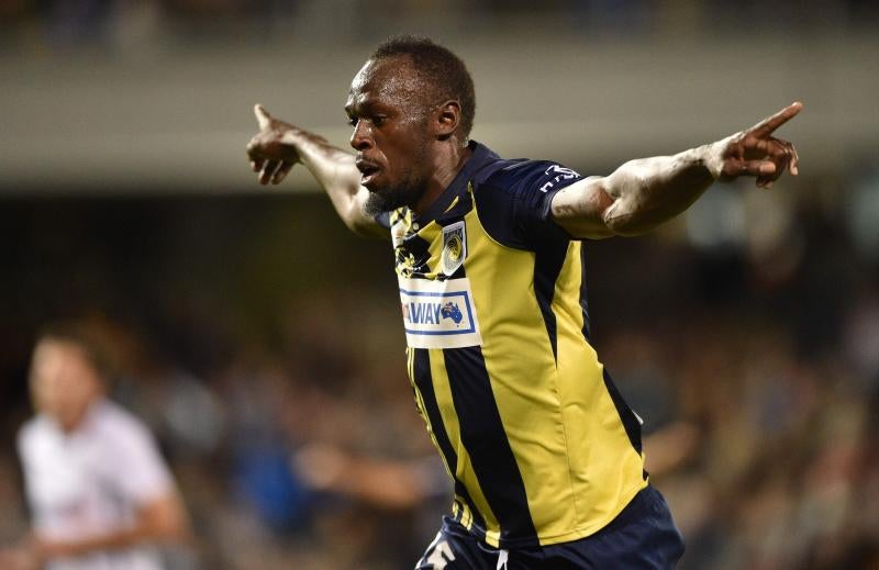 Bolt celebra uno de sus goles.